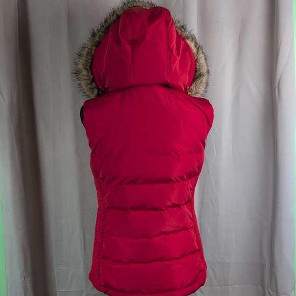 Michael Kors Red Quilted Hooded Vest - Picture 3 of 16